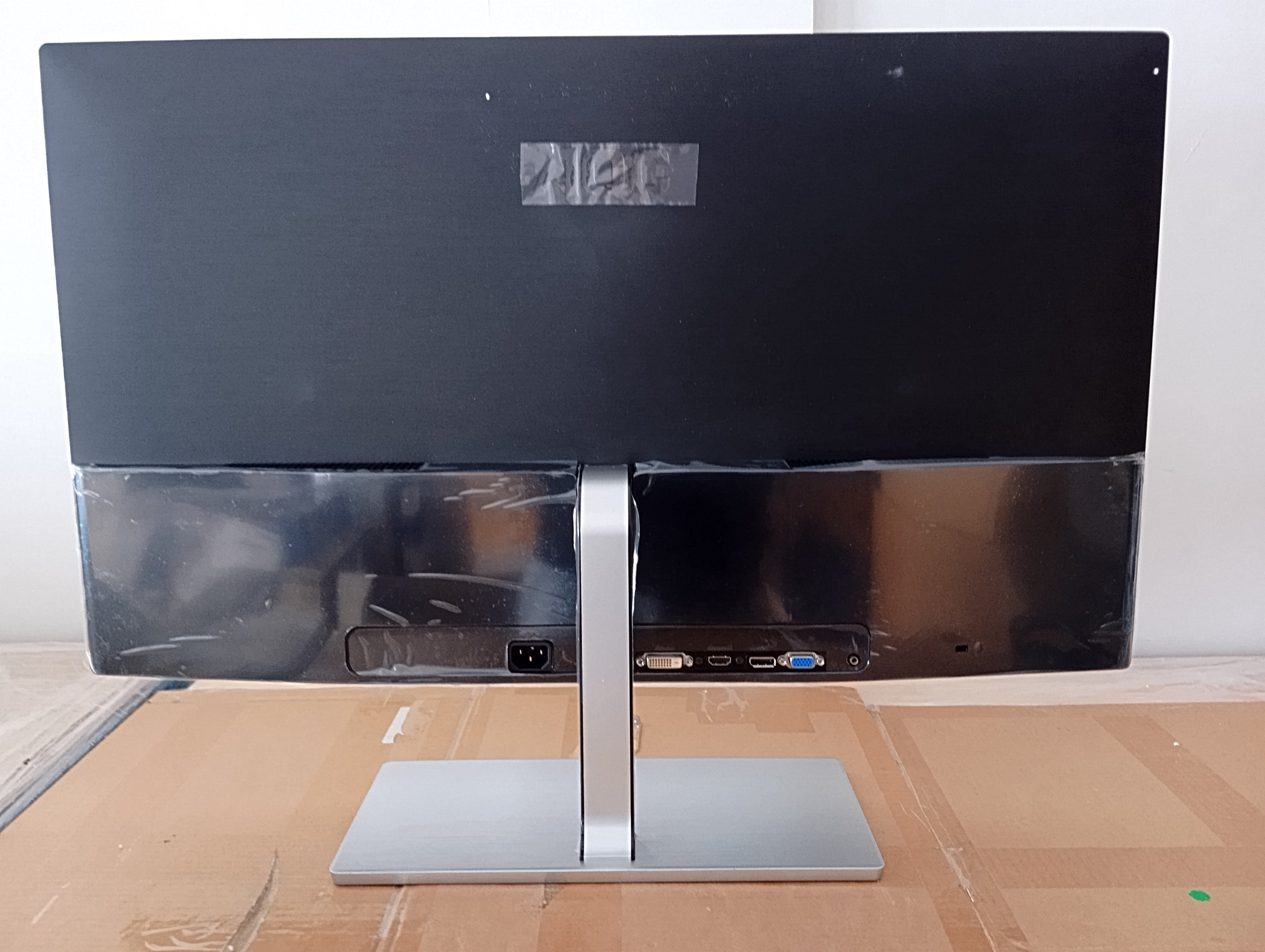 AOC Q3279VWFD8 achterzijde met product folie nog intakt