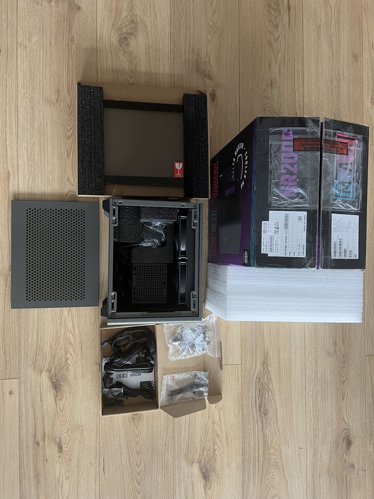 Cooler Master MasterBox NR200P Max Grijs met  ingebouwde 280mm AiO & Gloednieuwe 850W SFX ATX 3.0 PSU